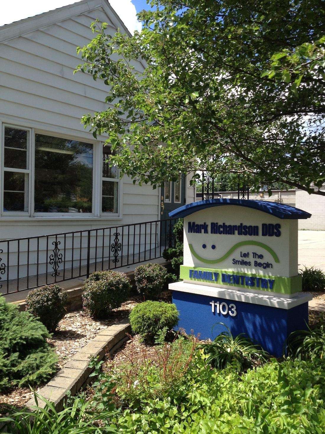 Mark Richardson, DDS sign for Mark Richardson DDS